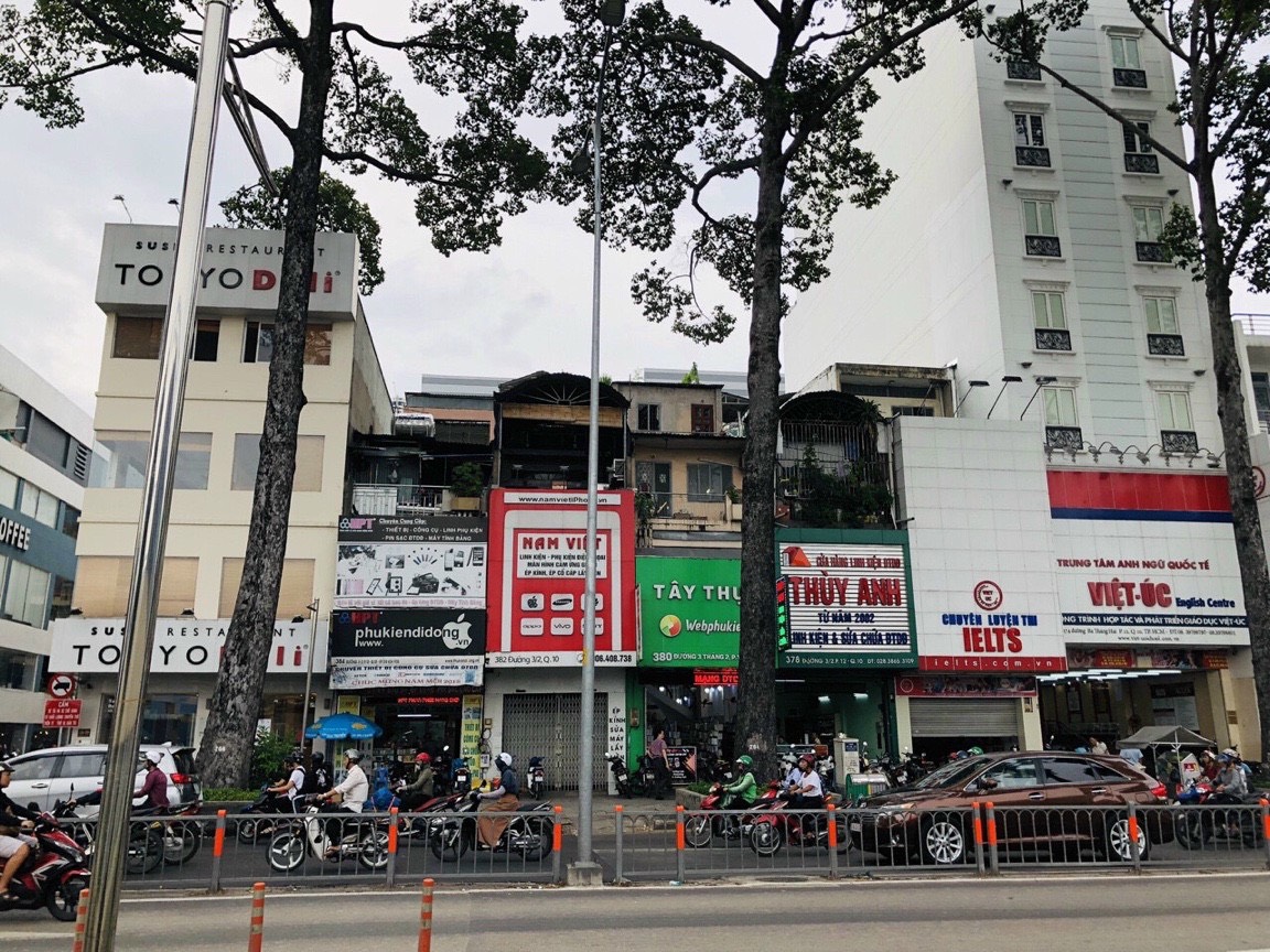 MT 382 đường 3tháng 2 Dt 4×14,2m 3 tầng