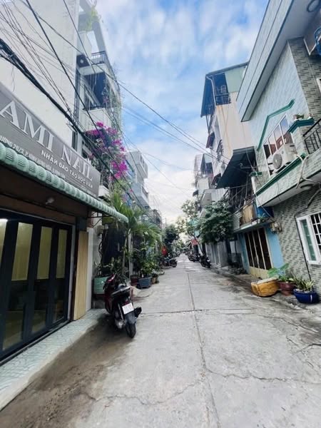 NHÀ LÔ GÓC ĐƯỜNG 26/3
