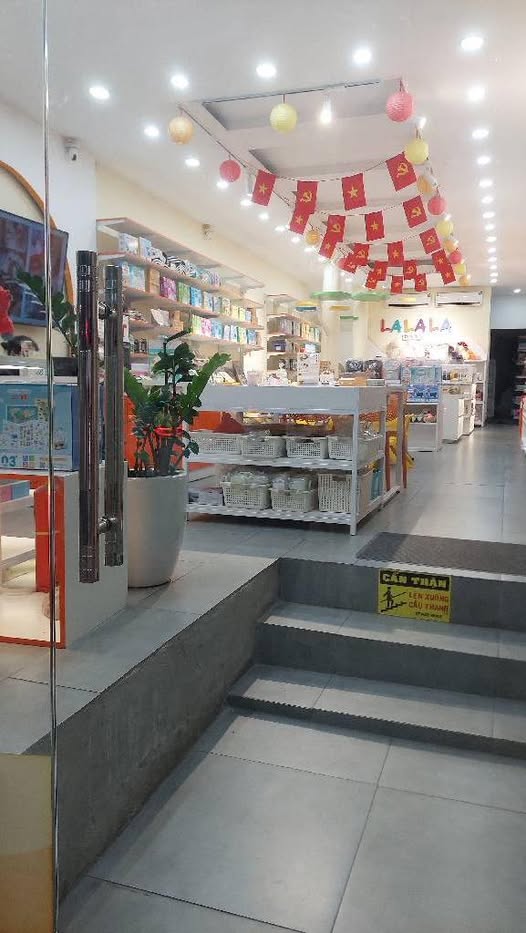 MẶT PHỐ TÔN ĐỨC THẮNG – GẦN VĂN MIẾU QUỐC TỬ GIÁM