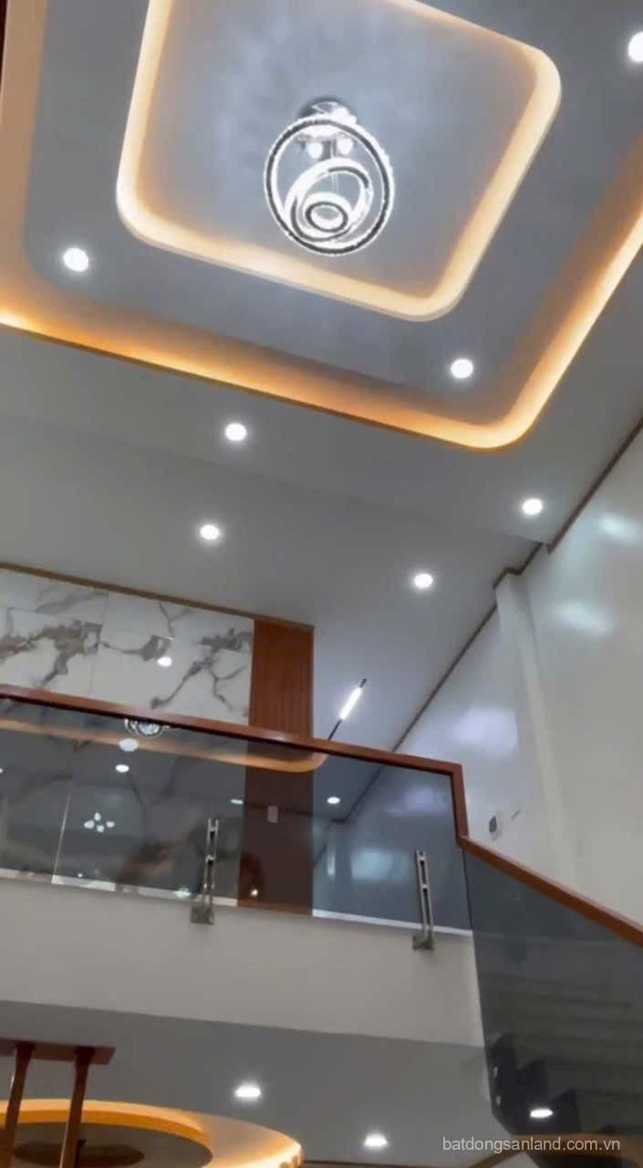 Bán nhà mới xây đường beton 4,5m ở Đức Hòa Đông dt 121,5m2 1 lầu,3pn,2wc giá 2,55 tỷ