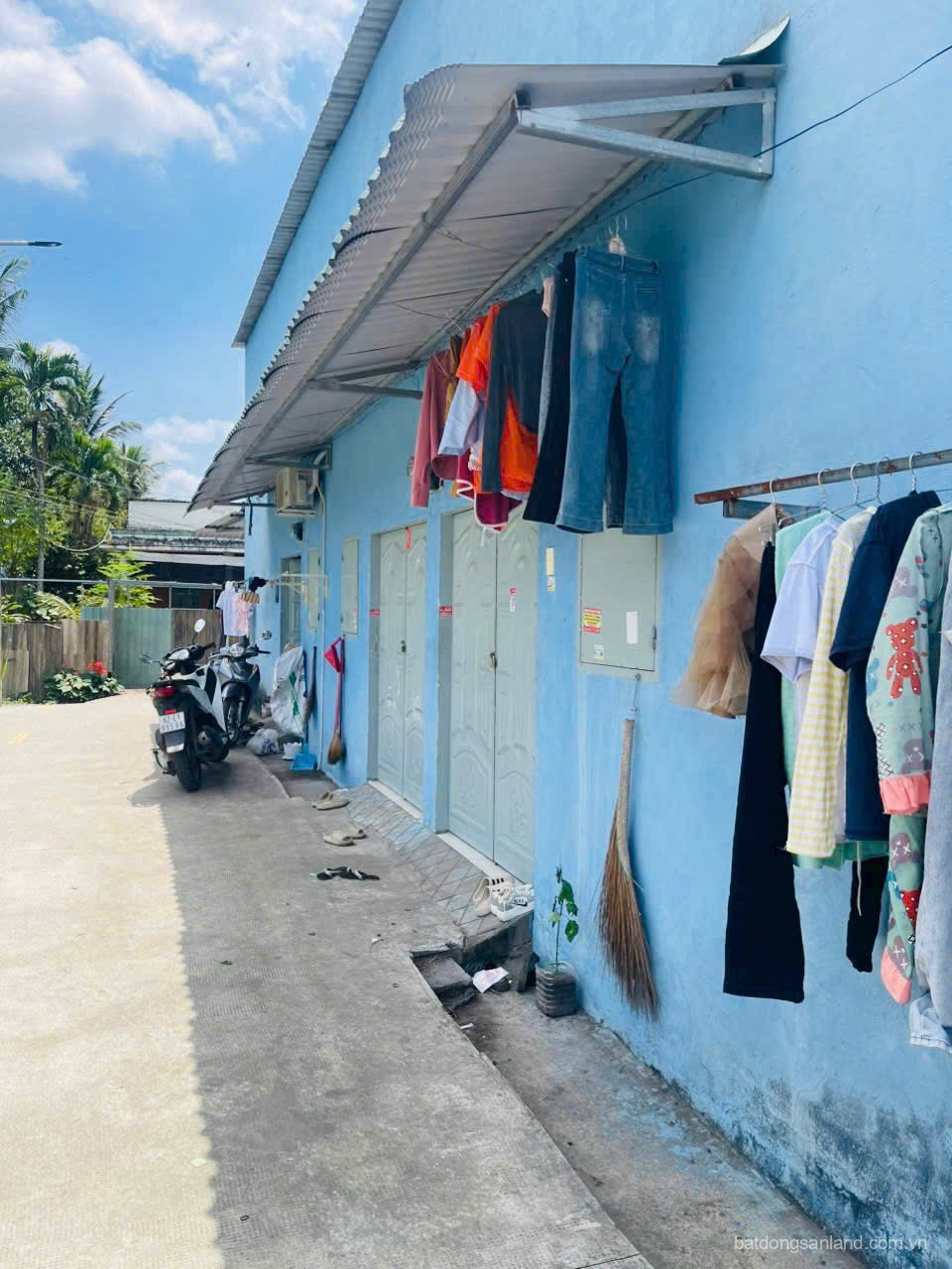 Bán gấp dãy trọ 6 phòng có gác , đường xe tải thông sau KCN Thuận Đạo dt 120m2 giá 1,65 tỷ